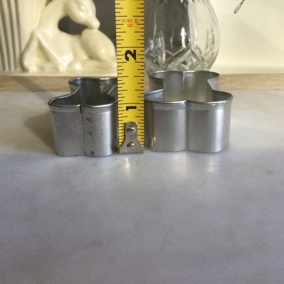 Dog Biscuit Cookie Cutters Set of 2 - Picture 4 of 4